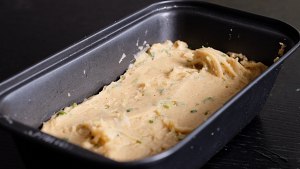 甜中微咸的精品，葱油磅蛋糕  制作方法