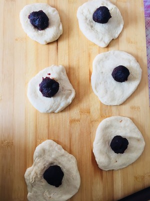 豆沙圈圈包 制作方法