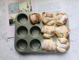 奶油练乳餐包  制作方法