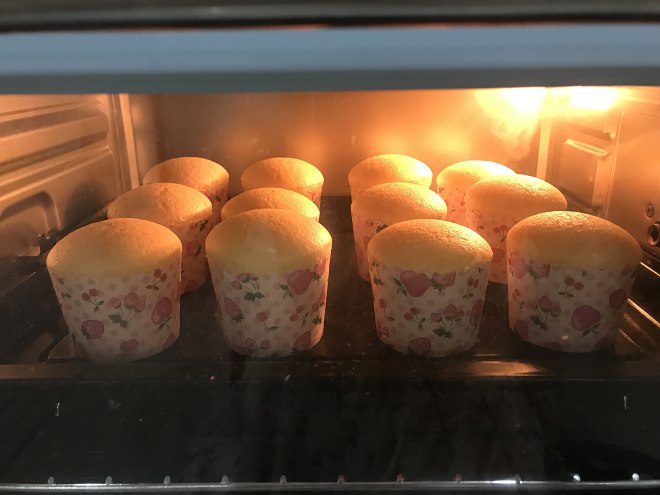 纸杯蛋糕  制作方法