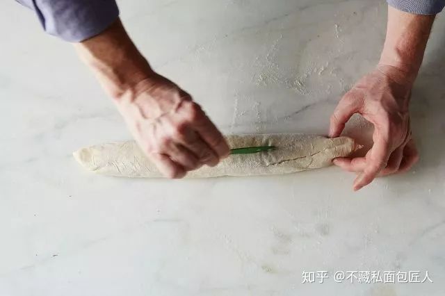 面包整形方法技巧,谁说整容只有日韩强?法式面包整容术大揭秘