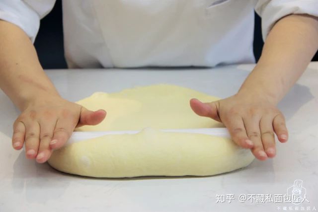 面包做出蛋糕口感你信吗?一款带有蛋糕口感的面包,究竟是什么感受?