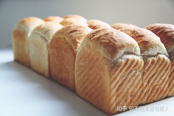 初学者用烤箱做面包不用黄油,组织细腻味道好却不含油的吐司是真实存在的吗?
