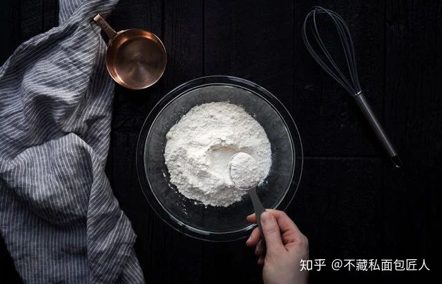 做面包高筋面粉用什么粉替代?那些年买高低筋面粉的钱,都白花了!