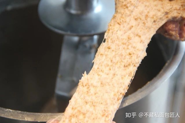 初学者用烤箱做面包?我们做了4款全麦粉占比不同的吐司,到底哪款最适合减脂?