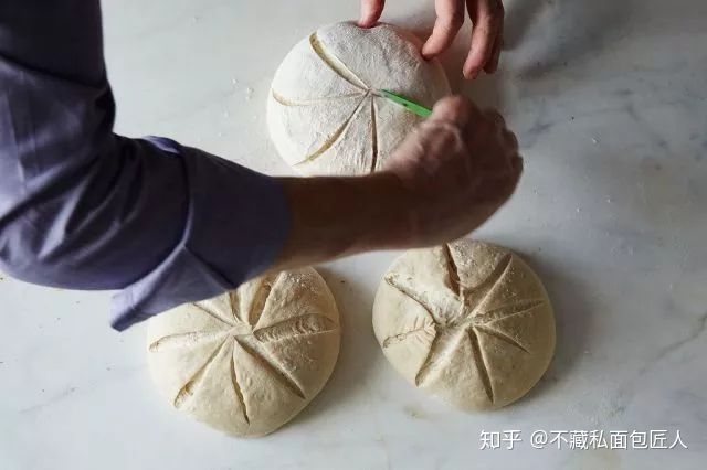 面包整形方法技巧,谁说整容只有日韩强?法式面包整容术大揭秘