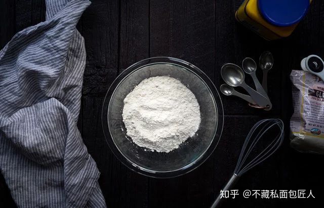 做面包高筋面粉用什么粉替代?那些年买高低筋面粉的钱,都白花了!