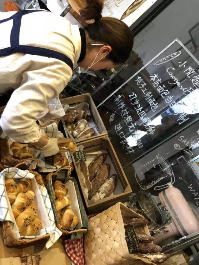 如何开面包店?仅仅20㎡的纯手工面包店,装载着两姊妹的面包梦想