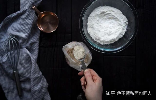 做面包高筋面粉用什么粉替代?那些年买高低筋面粉的钱,都白花了!