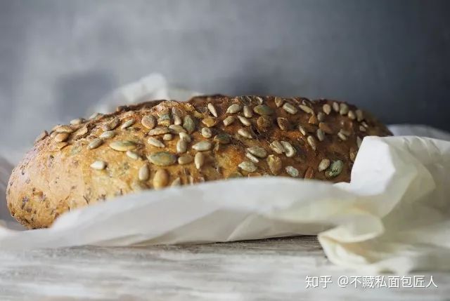 全麦面包的营养价值减脂都说全麦面包好,还有这2款纯素面包你又知道吗