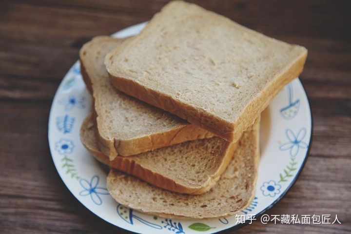 初学者用烤箱做面包不用黄油,组织细腻味道好却不含油的吐司是真实存在的吗?