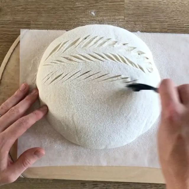 面包如何制作?正确示范如何割好一个面包