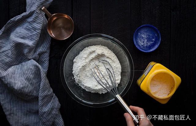 做面包高筋面粉用什么粉替代?那些年买高低筋面粉的钱,都白花了!