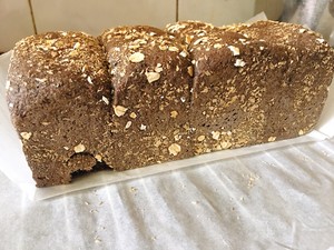 自制100%黑麦全麦吐司(无糖无油无蛋无奶无面包机)揉出手膜版