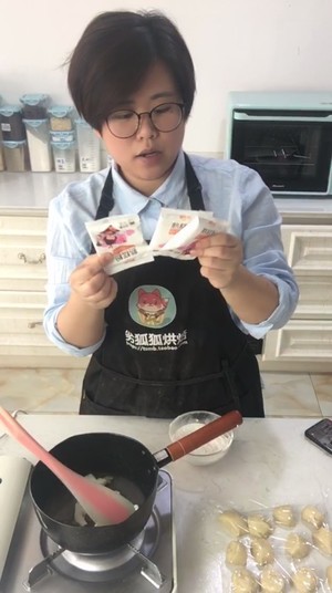 酥皮椰蓉糯米馅老婆饼 制作方法