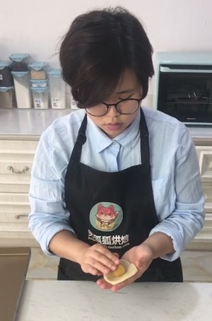 酥皮椰蓉糯米馅老婆饼 制作方法