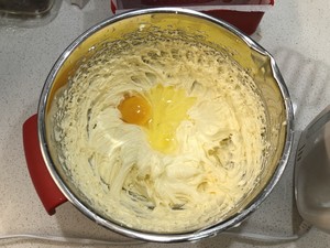 核桃葡萄干奶酪磅蛋糕 制作方法