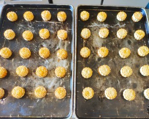 广式月饼-蛋黄莲蓉月饼 制作方法