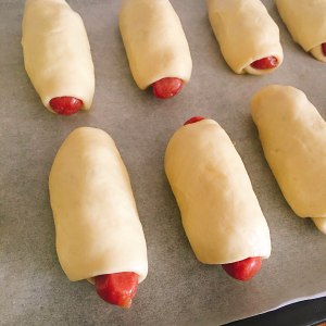 松软的肉松（香肠）（牛角）面包 制作方法