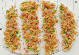香葱肉松面包条 制作方法