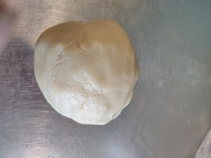 广式月饼-蛋黄莲蓉月饼 制作方法