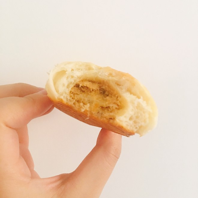 松软的肉松（香肠）（牛角）面包 制作方法