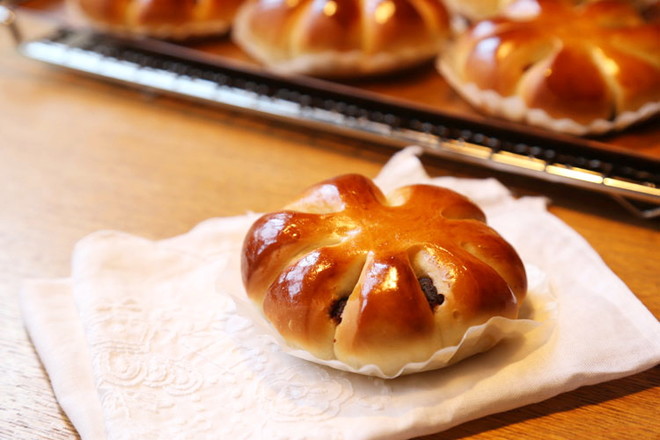 香软可口的花式豆沙面包 制作方法