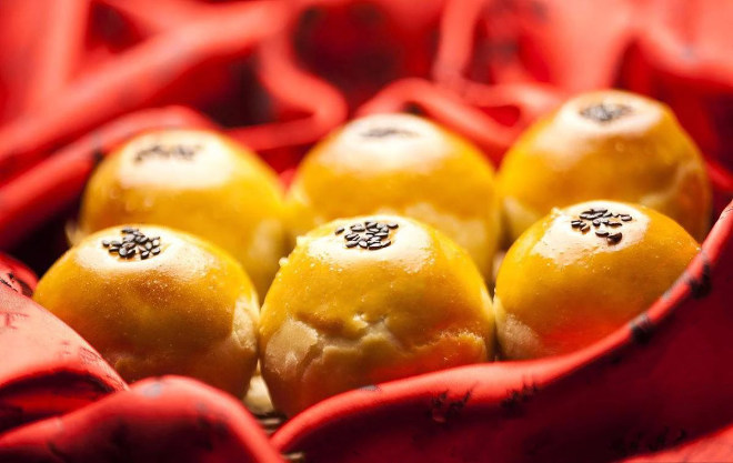 这颗蛋黄酥,让你甜足365天 制作方法