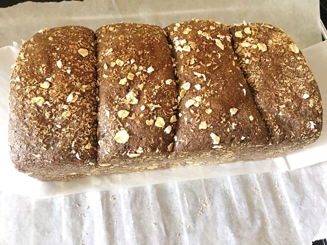 自制100%黑麦全麦吐司(无糖无油无蛋无奶无面包机)揉出手膜版