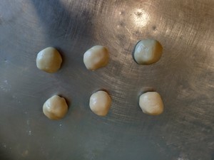 广式月饼-蛋黄莲蓉月饼 制作方法