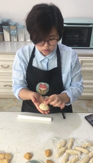 酥皮椰蓉糯米馅老婆饼 制作方法