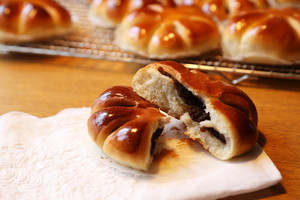 香软可口的花式豆沙面包 制作方法