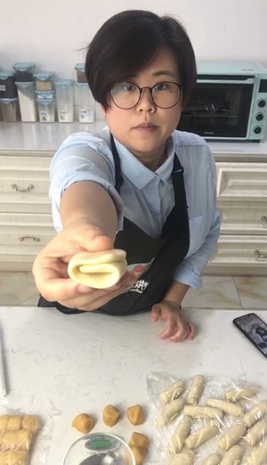 酥皮椰蓉糯米馅老婆饼 制作方法