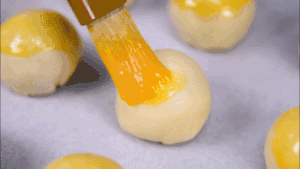 这颗蛋黄酥,让你甜足365天 制作方法