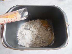 黑麦红枣核桃卷 制作方法