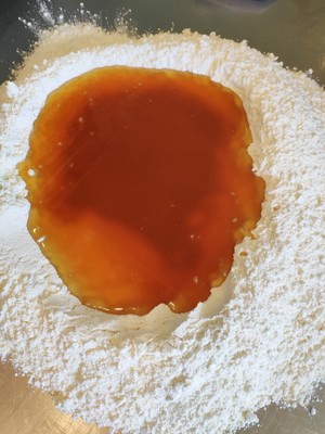 广式月饼-蛋黄莲蓉月饼 制作方法