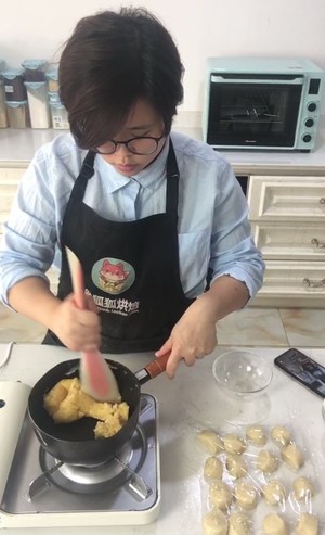 酥皮椰蓉糯米馅老婆饼 制作方法