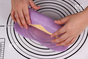 外Q内软的冰皮蛋糕卷，口感超丰富~