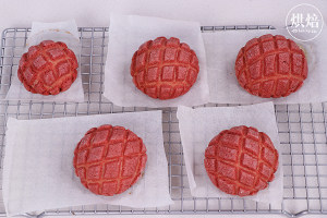 一次发酵的粉色菠萝包，连茶餐厅的招牌菠萝油都快被它取代!