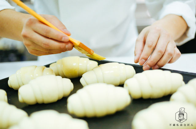 小白还在苦恼做什么面包好入门?这个黄油卷最好不过