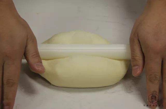 怎么为圆圈面包注入馅料?这个手法必须学