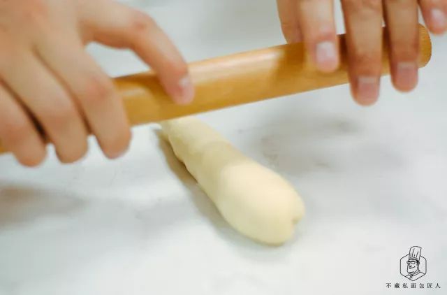 小白还在苦恼做什么面包好入门?这个黄油卷最好不过