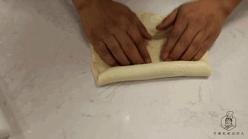 怎么为圆圈面包注入馅料?这个手法必须学