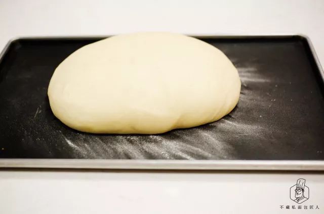 小白还在苦恼做什么面包好入门?这个黄油卷最好不过
