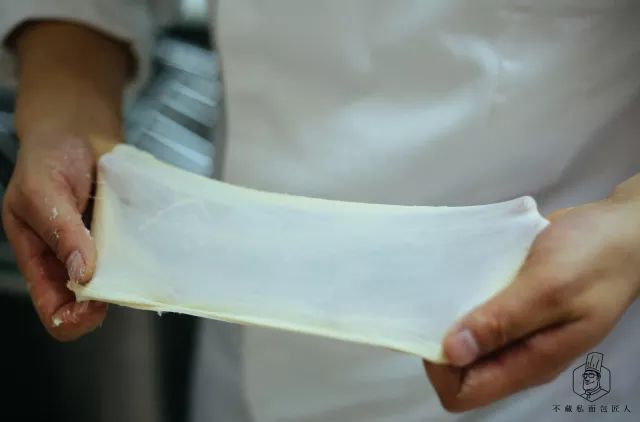 小白还在苦恼做什么面包好入门?这个黄油卷最好不过