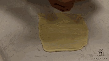 怎么为圆圈面包注入馅料?这个手法必须学