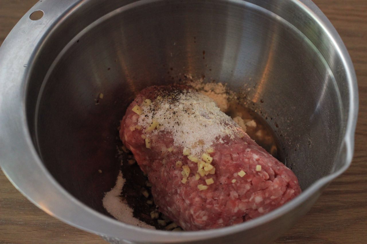 【鲜肉月饼的做法步骤图，鲜肉月饼怎么做好吃】一只梨花压海棠-制作