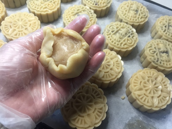 【广式月饼的做法步骤图，广式月饼怎么做好吃】玖食小厨-制作