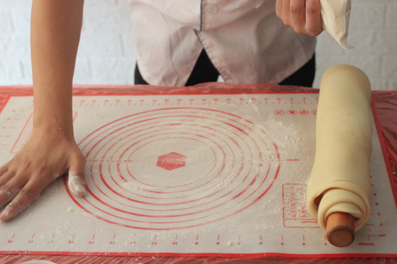 【鲜肉月饼的做法步骤图，鲜肉月饼怎么做好吃】一只梨花压海棠-制作