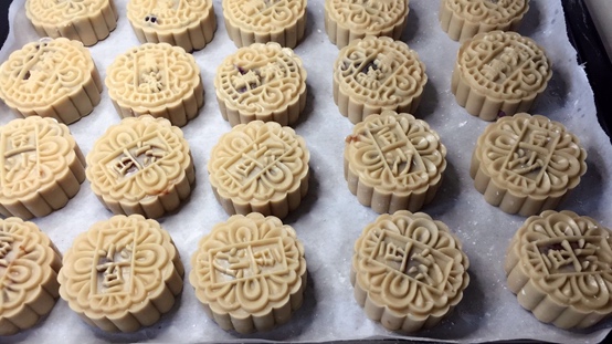 【广式月饼的做法步骤图，广式月饼怎么做好吃】玖食小厨-制作